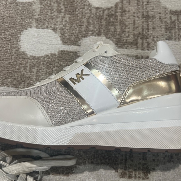 Michael Kors NWOT.5M Glitter Mesh Trainer White Gold Silver - Picture 5 of 7